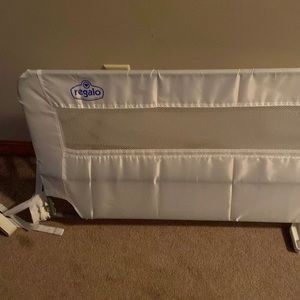 Regalo toddler bed rails (2)